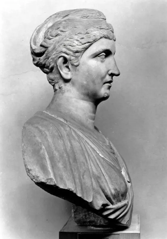 Faustina maggiore profilo