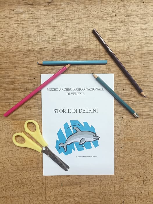 copertina del libro intitolato Storie di delfini