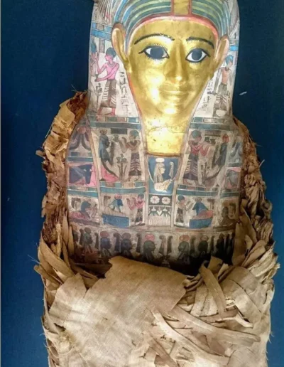 Mummia con maschera e copripiedi in cartonnage